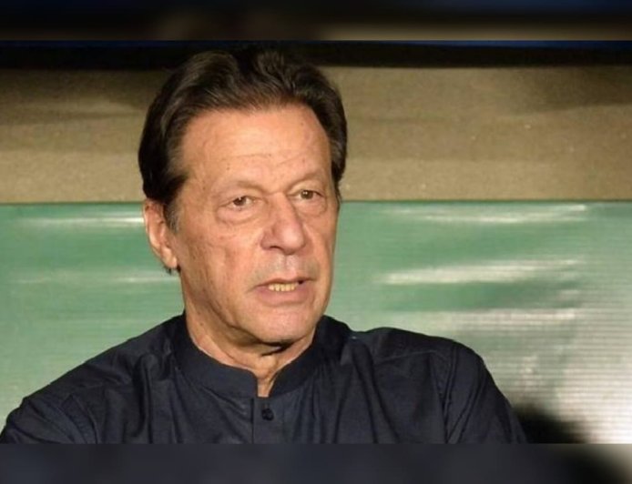 ഇമ്രാൻ ഖാന്റെ ആരോഗ്യനില ഗുരുതരം; ഒരു കണ്ണിന്റെ കാഴ്ച ഭാഗികമായി നഷ്ടപ്പെട്ടെന്ന് റിപ്പോർട്ട്