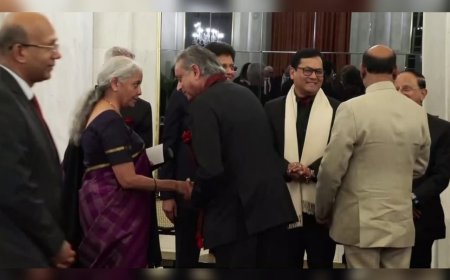 പുടിന് നല്കിയ വിരുന്നിൽ ശശി തരൂരും; കോൺഗ്രസിന് അതൃപ്തി