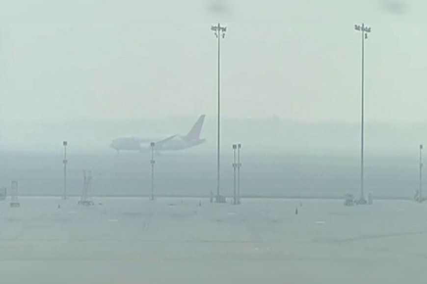 പുകമഞ്ഞിൽ മൂടി ഡൽഹി; കനത്ത മൂടൽമഞ്ഞ് വിമാന സർവീസുകളെ ബാധിച്ചേക്കാം