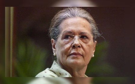 സോണിയാ ഗാന്ധിയെ ആശുപത്രിയിൽ പ്രവേശിപ്പിച്ചു; ശ്വാസതടസത്തെത്തുടർന്ന് ചികിത്സയിൽ