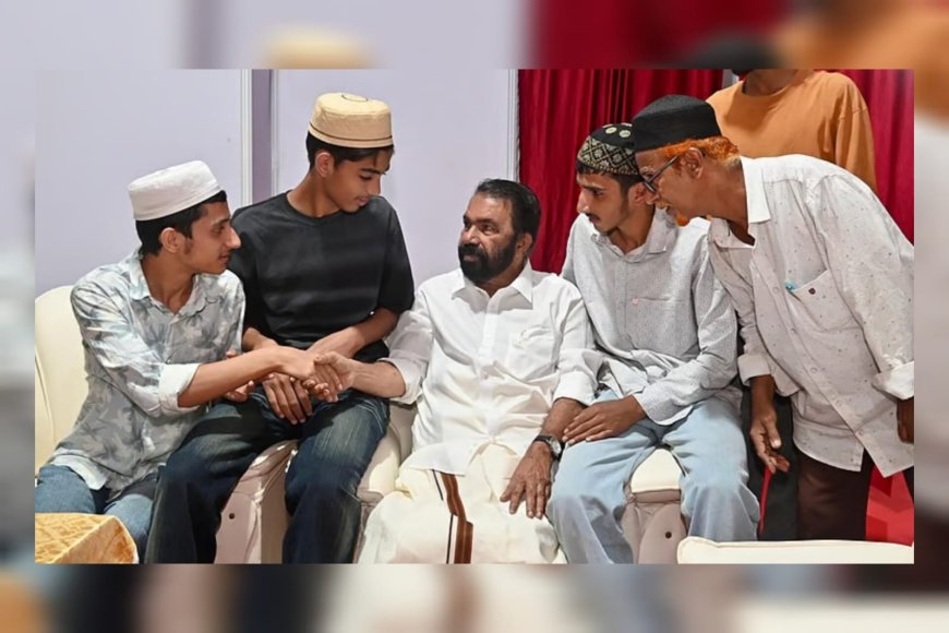 കലോത്സവത്തിൽ തിളങ്ങി കശ്മീരി വിദ്യാർഥികൾ; 'എ' ഗ്രേഡ് തിളക്കത്തിൽ മന്ത്രിയെ കണ്ട് സന്തോഷം പങ്കിട്ട് പ്രതിഭകൾ