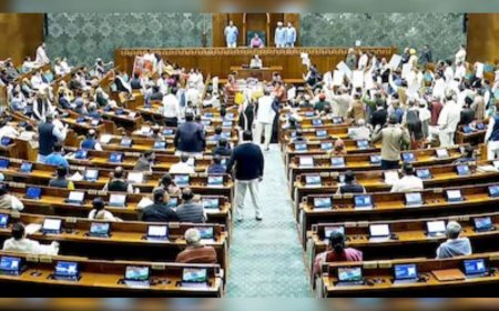 ശരിയായത് ചെയ്യുക’ എന്ന് മുദ്രാവാക്യം; ലോക്സഭയിൽ നന്ദി പ്രമേയം അവതരിപ്പിക്കാനായില്ല, പ്രധാനമന്ത്രിയുടെ സീറ്റ് വളഞ്ഞ് വനിതാ എംപിമാർ,