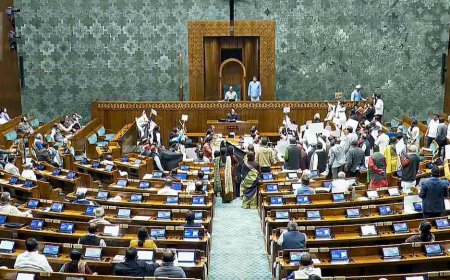 ലോക്‌സഭയിൽ ചരിത്രപരമായ നീക്കം; പ്രധാനമന്ത്രിയുടെ മറുപടി പ്രസംഗമില്ലാതെ നന്ദി പ്രമേയം പാസാക്കി