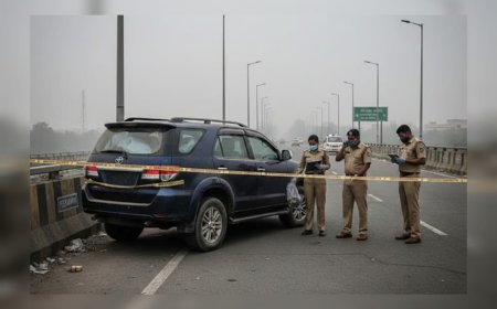 ഡൽഹിയിൽ പാർക്ക് ചെയ്ത കാറിൽ മൂന്ന് മൃതദേഹങ്ങൾ; ആത്മഹത്യയെന്ന് പ്രാഥമിക നിഗമനം