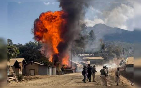 മണിപ്പൂരിൽ വ്യാപക അക്രമം; കർഫ്യൂ ഏർപ്പെടുത്തി, ഇന്റർനെറ്റ് റദ്ദാക്കി