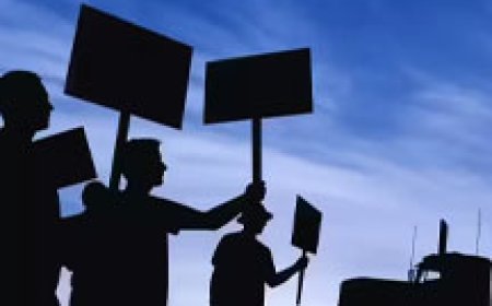 നെടുമങ്ങാട് 8 അധ്യാപകരെ പൂട്ടിയിട്ട് സമരാനുകൂലികൾ