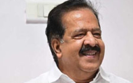 പാഠപുസ്തക വിതരണവുമായി ബന്ധപ്പെട്ട പ്രതികരണം; വിമര്‍ശനങ്ങള്‍ക്ക് പിന്നാലെ മലക്കം മറിഞ്ഞ് രമേശ് ചെന്നിത്തല