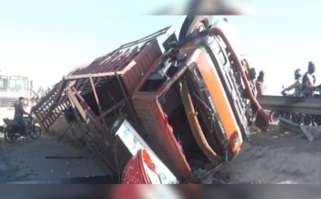 ബെംഗളൂരു വാഹനാപകടം: മരിച്ചവരിൽ രണ്ട് മലയാളി വിദ്യാർത്ഥികളും; അതിവേഗതയിലെത്തിയ കാർ ലോറിയിലേക്ക് ഇടിച്ചു കയറി