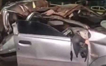 വൻ അപകടം; അഞ്ച് യാത്രക്കാരുമായി പോയ കാർ മീഡിയനിലും ബസിലും ഇടിച്ച് തകർന്നു, അഞ്ച് പേർക്ക് ദാരുണാന്ത്യം