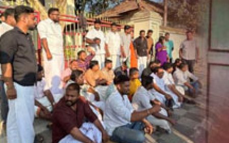 ആരോഗ്യമന്ത്രിയുടെ വീട്ടിൽ റീത്ത് വച്ച് പ്രതിഷേധം; യൂത്ത് കോൺഗ്രസ് പ്രവർത്തകർക്കെതിരെ കേസ്