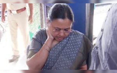 കണ്ണൂരിൽ പ്രതിഷേധത്തിനിടെ ആരോഗ്യമന്ത്രിയ്ക്ക് പരിക്ക്; ആശുപത്രിയിലേക്ക് മാറ്റി