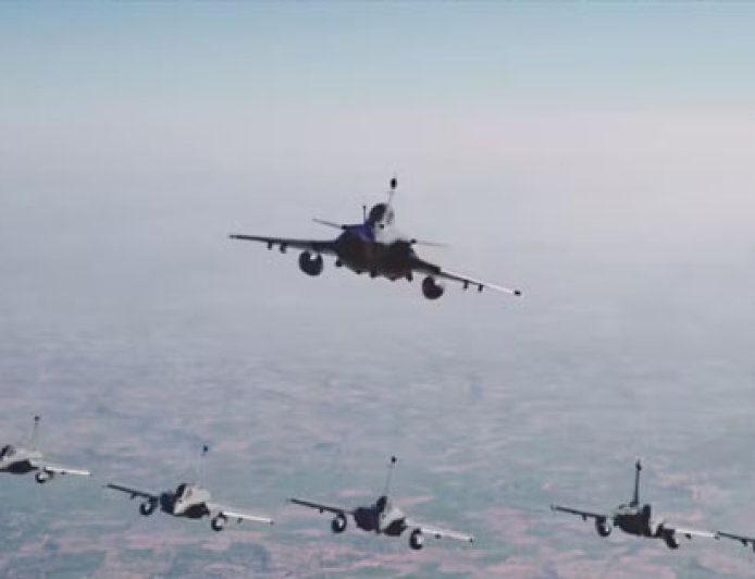 പ്രതിരോധ മേഖലയിൽ വൻ കുതിച്ചുചാട്ടത്തിനൊരുങ്ങി ഇന്ത്യ; 114 റാഫേൽ യുദ്ധവിമാനങ്ങൾ വാങ്ങുന്നതിനുള്ള കരാറിന് പ്രതിരോധ മന്ത്രാലയത്തിന്റെ അനുമതി ലഭിച്ചേക്കും