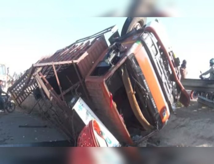 ബെംഗളൂരു വാഹനാപകടം: മരിച്ചവരിൽ രണ്ട് മലയാളി വിദ്യാർത്ഥികളും; അതിവേഗതയിലെത്തിയ കാർ ലോറിയിലേക്ക് ഇടിച്ചു കയറി