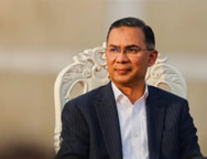 ബംഗ്ലാദേശിൽ ഇനി താരിഖ് കാലം; പതിവുതെറ്റിച്ച് സൗത്ത് പ്ലാസയിൽ സത്യപ്രതിജ്ഞ, മന്ത്രിസഭയിൽ ഒരു ഹിന്ദു