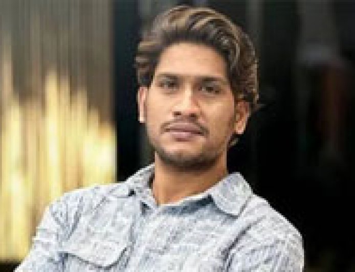 ഞാൻ ശക്തനായ പിണറായി വിരുദ്ധൻ; സവർക്കറുടെ ജന്മദിനത്തിൽ ആശംസയർപ്പിച്ച് കുറിപ്പുകൾ എഴുതിയിരുന്നു, അപ്പോഴും കോൺഗ്രസ് വിമർശിച്ചുവെന്നും അഖിൽ മാരാർ