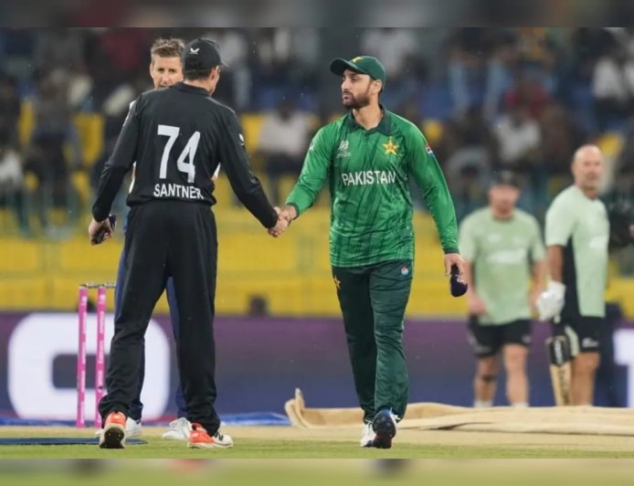 ടി20 ലോകകപ്പ്: കളി മുടക്കി മഴ; പാകിസ്താൻ - ന്യൂസീലൻഡ് മത്സരം ഉപേക്ഷിച്ചു, പോയിന്റ് പങ്കിട്ടു