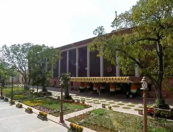 ഇനി ഔദ്യോഗികമായി 'കേരളം'; പേര് മാറ്റാനുള്ള ബില്ലിന് കേന്ദ്ര മന്ത്രിസഭയുടെ അംഗീകാരം