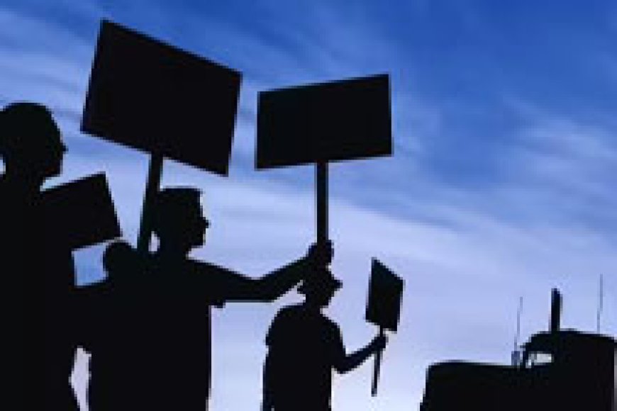 നെടുമങ്ങാട് 8 അധ്യാപകരെ പൂട്ടിയിട്ട് സമരാനുകൂലികൾ