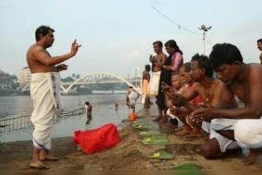 ആലുവ മണപ്പുറത്ത് ജനസാഗരം; പിതൃപുണ്യം തേടി ലക്ഷങ്ങൾ ബലിതർപ്പണം നടത്തി