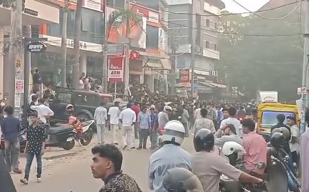 ഒരു രൂപയ്ക്ക് ഷൂ ഓഫർ; കോഴിക്കോട്ട് വൻ സംഘർഷം, പോലീസ് ലാത്തിവീശി; കടയുടമകൾ കസ്റ്റഡിയിൽ