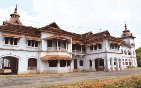 കവടിയാർ കൊട്ടാരത്തിൽ വൻ മോഷണം; രണ്ട് കോടി രൂപയുടെ സ്വർണാഭരണങ്ങളും രത്നങ്ങളും നഷ്ടമായി