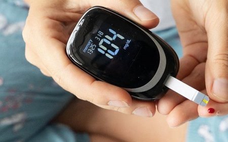 ഭക്ഷണം മാത്രമല്ല; മധുരം കഴിച്ചില്ലെങ്കിലും പഞ്ചസാരയുടെ അളവ് കൂടിയേക്കാം; ഗ്ലൂക്കോസ് നിലയെ സ്വാധീനിക്കുന്ന 5 പ്രധാന ഘടകങ്ങൾ