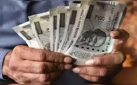 വിഷു കൈനീട്ടമായി ഇരട്ട പെൻഷൻ; മാർച്ച്, ഏപ്രിൽ മാസങ്ങളിലെ തുക ഈ മാസം തന്നെ നൽകും