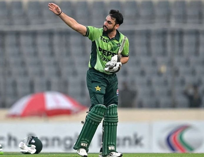 സൽമാൻ ആഘയ്ക്ക് ഐസിസിയുടെ ശിക്ഷാ നടപടി; റണ്ണൗട്ട് വിവാദത്തിന് പിന്നാലെ ബാറ്റും ഗ്ലൗസും വലിച്ചെറിഞ്ഞു; ഡ്രസ്സിങ് റൂമിലും രോഷപ്രകടനം