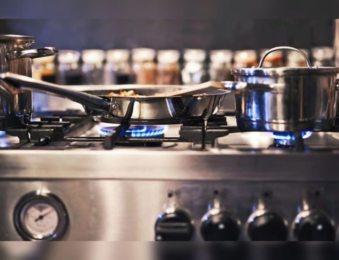 ഗ്യാസ് ലാഭിക്കാൻ ചില 'സൂത്രപ്പണികൾ'; പാത്രങ്ങൾ തെരഞ്ഞെടുക്കുമ്പോൾ ശ്രദ്ധിക്കണം; സിലിണ്ടറിൽ രണ്ട് കിലോ വരെ ലാഭിക്കാം