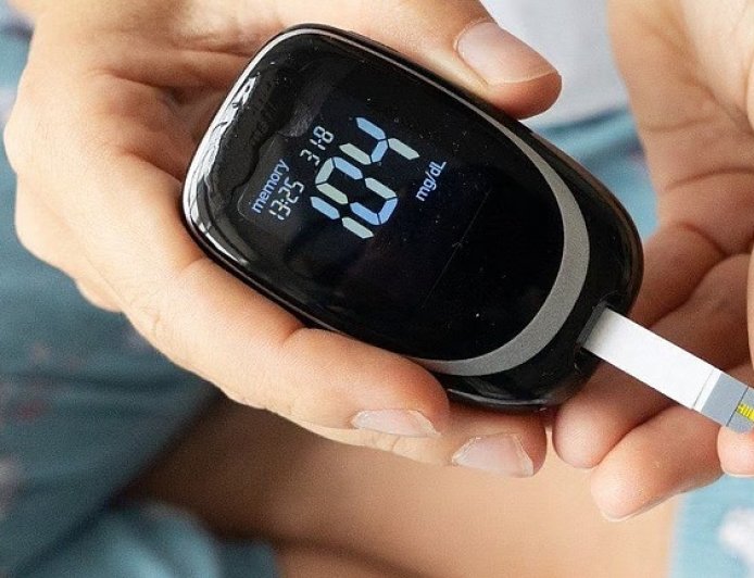 ഭക്ഷണം മാത്രമല്ല; മധുരം കഴിച്ചില്ലെങ്കിലും പഞ്ചസാരയുടെ അളവ് കൂടിയേക്കാം; ഗ്ലൂക്കോസ് നിലയെ സ്വാധീനിക്കുന്ന 5 പ്രധാന ഘടകങ്ങൾ