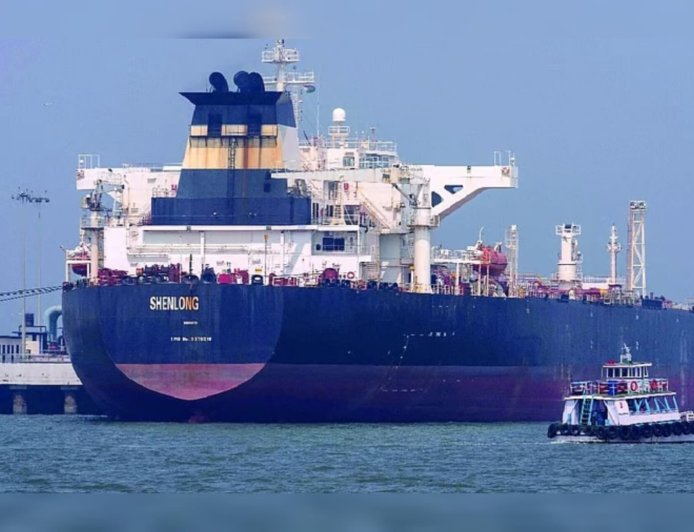 ഹോർമുസ് കടലിടുക്കിൽ 21 ഇന്ത്യൻ കപ്പലുകൾ കുടുങ്ങിക്കിടക്കുന്നു; 611 ജീവനക്കാരെ പുറത്തെത്തിക്കാൻ ഇന്ത്യയുടെ നയതന്ത്ര നീക്കം