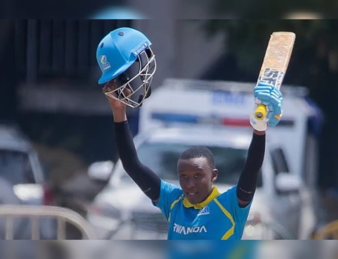 വനിതാ ക്രിക്കറ്റിൽ 15-കാരിയുടെ ലോക റെക്കോർഡ്; അരങ്ങേറ്റ ടി20യിൽ സെഞ്ച്വറി നേടുന്ന ആദ്യ താരം