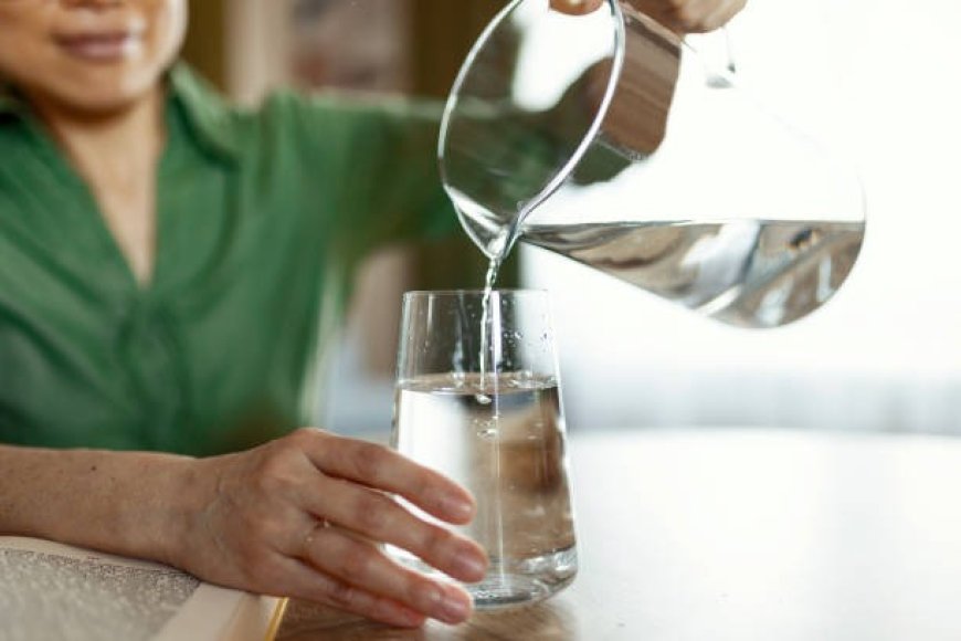 വെള്ളം കുടിക്കുമ്പോഴും വേണം ജാഗ്രത; ധൃതിപ്പെട്ട് കുടിക്കുന്നത് ആരോഗ്യത്തിന് ഭീഷണിയായേക്കാം