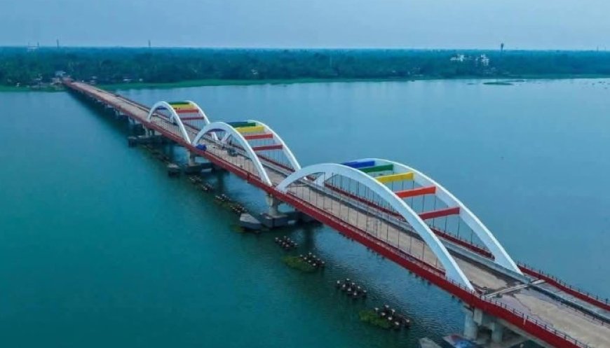 പെരുമ്പളം പാലം മുഖ്യമന്ത്രി ഉദ്ഘാടനം ചെയ്തു; 1157 മീറ്റർ നീളം, കിഫ്ബി വഴി 106 കോടി