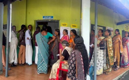 കേരളം പോളിംഗിൽ മുന്നോട്ട്; ഉച്ചയ്ക്ക് ഒരു മണിയോടെ 48.9 ശതമാനം വോട്ടർമാർ ബൂത്തിലെത്തി; പിണറായി വിജയൻ തുടരണം എന്ന് ആഗ്രഹമെന്ന് വെള്ളപ്പള്ളി നടേശൻ