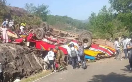 ജമ്മു കശ്മീരിലെ ഉധംപുരിൽ വൻ ബസ് അപകടം; കൊക്കയിലേക്ക് മറിഞ്ഞ് 14 മരണം