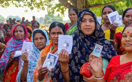 ബംഗാളിൽ രണ്ടാംഘട്ട വോട്ടെടുപ്പ് തുടങ്ങി; റെക്കോർഡ് പോളിങ് പ്രതീക്ഷയിൽ മുന്നണികൾ