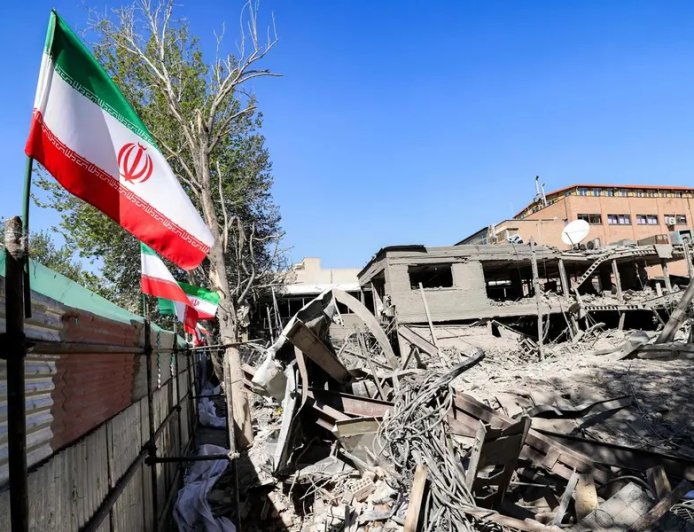 ഇറാനിലെ ഇന്ത്യൻ പൗരന്മാർക്ക് കേന്ദ്രത്തിന്റെ അതീവ ജാഗ്രതാ നിർദ്ദേശം; 48 മണിക്കൂർ വീടിന് പുറത്തിറങ്ങരുത്