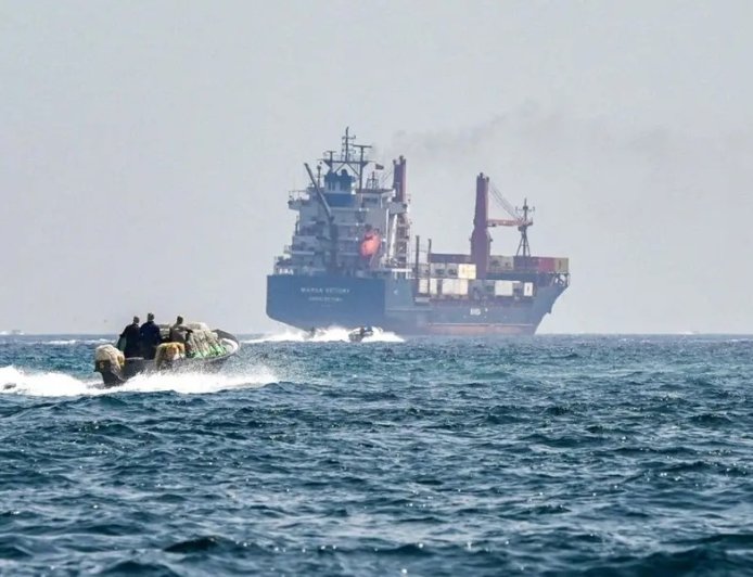 പ്രതിദിനം 12 കപ്പലുകള്‍ക്ക് മാത്രം അനുമതി; ഡിജിറ്റൽ നികുതിയും; ഹോർമുസിൽ നിയന്ത്രണം കടുപ്പിച്ച് ഇറാൻ 