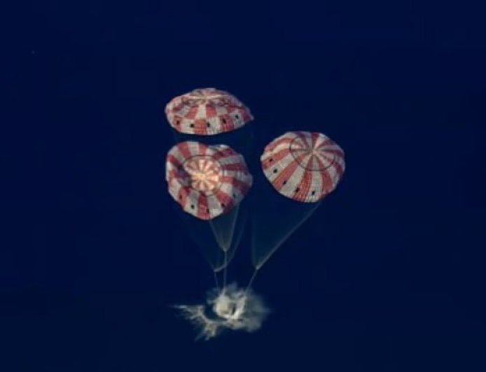 ചരിത്രമെഴുതി ആർട്ടെമിസ് 2; ചന്ദ്രനെ ചുറ്റി ദൗത്യസംഘം ഭൂമിയിൽ തിരിച്ചെത്തി