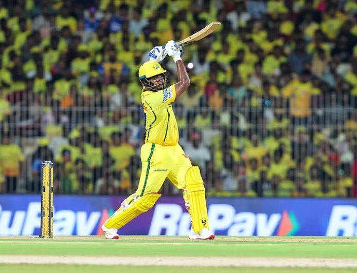 സഞ്ജു സാംസണ് സെഞ്ചുറി തിളക്കം; ഡൽഹി ക്യാപിറ്റൽസിനെതിരെ വെടിക്കെട്ട് ബാറ്റിംഗ്