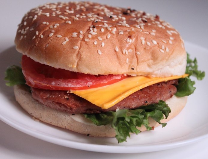 കൊഴുപ്പ് കൂടിയ ഭക്ഷണം സ്തനാർബുദ സാധ്യത കൂട്ടും; ട്യൂമർ വളർച്ചയ്ക്ക് പിന്നിൽ കൊഴുപ്പെന്ന് പരീക്ഷണം