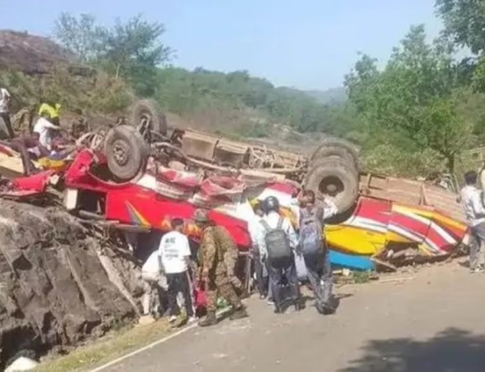 ജമ്മു കശ്മീരിലെ ഉധംപുരിൽ വൻ ബസ് അപകടം; കൊക്കയിലേക്ക് മറിഞ്ഞ് 14 മരണം