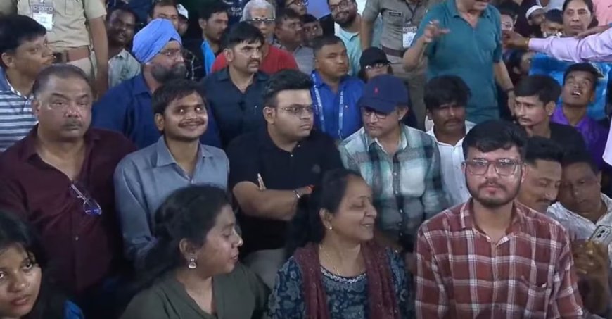 വിഐപി പരിവേഷമില്ലാതെ ജയ് ഷായും ഗാംഗുലിയും; ഗാലറിയിൽ ആരാധകർക്കൊപ്പം മത്സരം കണ്ട് ക്രിക്കറ്റ് തലപ്പത്തുള്ളവർ