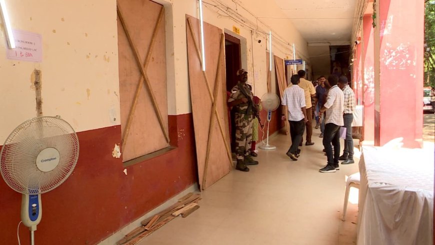 പാലക്കാട് സ്ട്രോങ്ങ് റൂം തുറക്കാനുള്ള നീക്കത്തിനെതിരെ യുഡിഎഫ്; സ്ഥാനാർഥികളെ അറിയിച്ചത് ഫോൺ വഴിയെന്ന് പരാതി