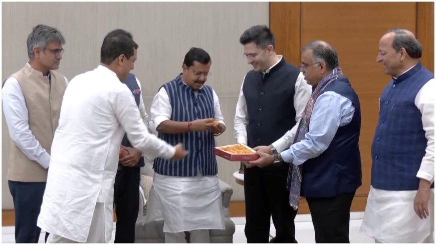 ആം ആദ്മി പാർട്ടിക്ക് വൻ പ്രഹരം; രാഘവ് ഛദ്ദയും സന്ദീപ് പഥക്കും ഉൾപ്പെടെയുള്ള പ്രമുഖർ ബി.ജെ.പിയിൽ ചേർന്നു