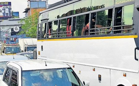 ചാലക്കുടിയിൽ വാഹനക്കുരുക്ക് മുറുകുന്നു; പഴയപാലം അടച്ചതോടെ ദേശീയപാതയിൽ കിലോമീറ്ററുകളോളം ഗതാഗതതടസ്സം