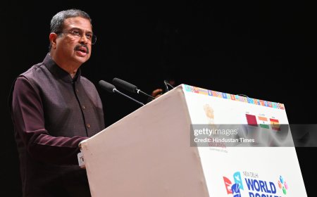 നീറ്റ് പരീക്ഷാ ക്രമക്കേടിൽ കേന്ദ്ര വിദ്യാഭ്യാസ മന്ത്രി ധർമേന്ദ്ര പ്രധാനെതിരെ പ്രതിഷേധം ശക്തമാക്കാൻ കോൺഗ്രസ് തീരുമാനം.