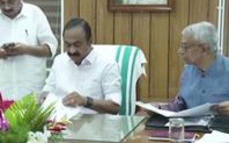 കേരള സർക്കാർ സിൽവർ ലൈൻ (കെ-റെയിൽ) പദ്ധതി പൂർണ്ണമായും റദ്ദാക്കിയതായി മുഖ്യമന്ത്രി വി. ഡി. സതീശൻ