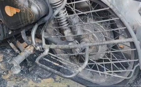 അഞ്ചലിൽ പൊലീസുകാരന്റെ ബൈക്ക് കത്തിച്ചു; വീടിന് നേരെ കരിഓയിൽ പ്രയോഗവും ഭീഷണിക്കത്തും